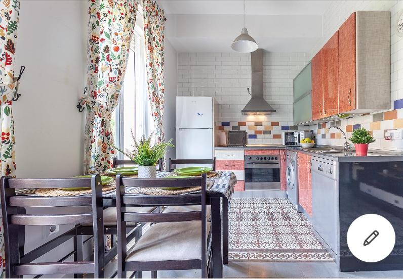 Violeta With Cozy Balcony Appartement Sevilla