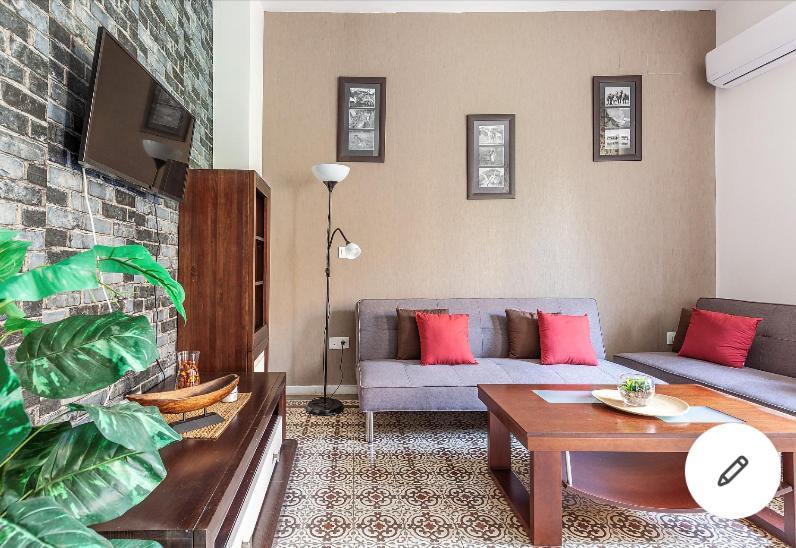 Violeta With Cozy Balcony Appartement Sevilla